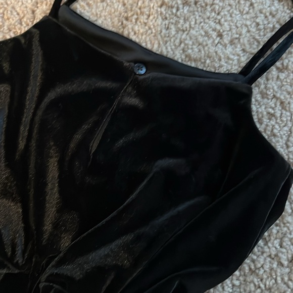 Adorable Velvet jumpsuit and sequence top size 5-6 - Picture 6 of 6